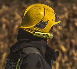 Mestre, resta incastrato nel distributore automatico per uno snack: liberato dai Vigili del Fuoco