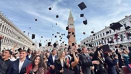 Ca’ Foscari celebra 50 edizioni di lauree in Piazza San Marco