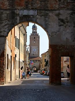 Proprietario di casa a Castelfranco Veneto: tra minacce e nudità, una storia di affitti e giustizia