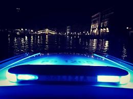 Lido di Venezia: la Polizia di Stato salva una giovane in difficoltà in mare