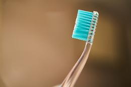 Spazzolini da denti gratuiti: un gesto di solidarietà per chi vive ai margini