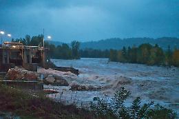 Piena del Piave: rimosso il ponte di barche tra Fossalta e Noventa, il Tagliamento sotto stress