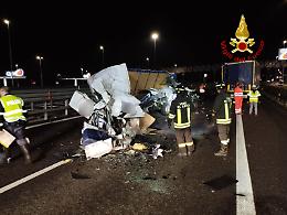 Tamponamento tra furgone e camion sulla SPV a Colceresa: un ferito