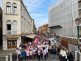 Dalla stazione di Venezia Santa Lucia alla Basilica della Madonna della Salute: oltre 1000 partecipanti alla ‘Camminata Rosa’ per la prevenzione del tumore al seno