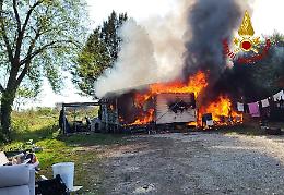 Incendio a Vedelago: due casette mobili distrutte dalle fiamme