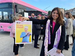 Padova, l'Autobus Rosa dell'ULSS 6 Euganea in viaggio per la prevenzione del tumore al seno