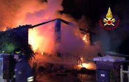 In fiamme 100 balle di fieno a Dueville