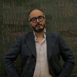 Critica il Ministro, docente sospeso con stipendio dimezzato
