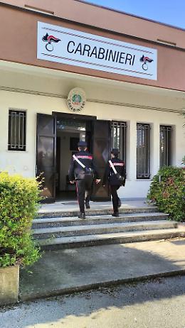 Caorle: aggredisce e rapina l'amante della moglie