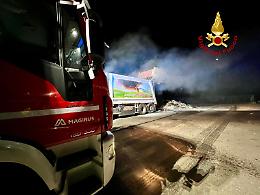Incendio di un camion compattatore all'ecocentro di Piove di Sacco: nessun coinvolto