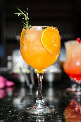 "The Cocktail Shaker" torna a Vicenza con l'edizione natalizia: un mix di eleganza, cocktail e bon ton