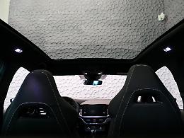 La vita in auto di Roman Zancarli: tra precarietà e libertà