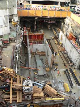 Operaio precipita in cantiere: l'incidente alla stazione della Gazzera e l'urgenza di maggior sicurezza
