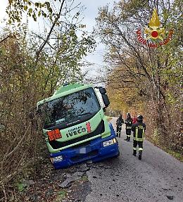 Cesiomaggiore: autocisterna con GPL fuori strada, illeso l’autista