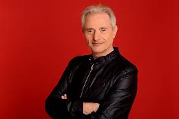 Amedeo Minghi celebra 40 anni di musica con il tour "40 anni da 1950" a Mestre