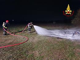 Roulotte in fiamme a Carrè: intervento tempestivo dei vigili del fuoco