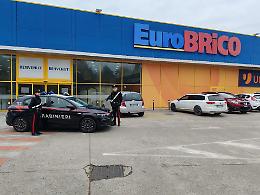 Trovati con attrezzi da scasso nel parcheggio del negozio: denunciati due cittadini cechi a Selvazzano Dentro