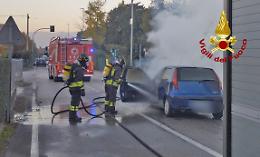Scontro tra due auto a Rossano Veneto, una prende fuoco