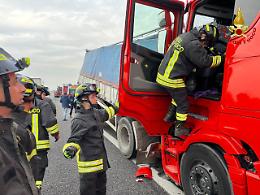 Tamponamento tra due camion all'altezza di Frassinelle