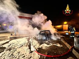 Incendio in A4: auto in fiamme nell’area di servizio Calstorta, annerito l’Autogrill