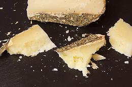 Allarme a Cortina: formaggio contaminato e il caso della bambina ricoverata