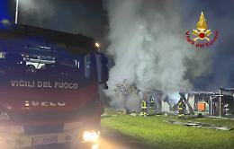 Roncade, incendio in un deposito di un’azienda edile dismessa