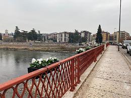 Bianco inverno sui ponti di Verona