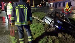 Incidente sulla A4: due auto fuori strada, cinque feriti
