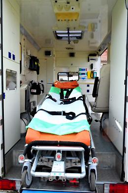 Tragedia sull'A4: una donna muore carbonizzata
