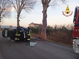 Auto rovesciata a Montebello Vicentino: conducente ferita 
