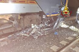 Incidente ferroviario a San Donà di Piave: auto investita da due treni su passaggio a livello, nessun ferito