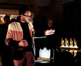 "Gold is God": l'arte di Michele Dal Bon tra luce e oro a Venezia