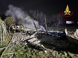 Vicenza, incendio distrugge baracca e legnaia: nessun ferito