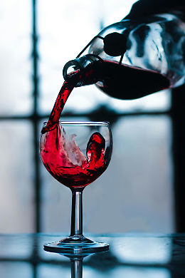 Frode nel vino italiano: sequestrati 2,5 milioni di litri di DOP e IGP falsi