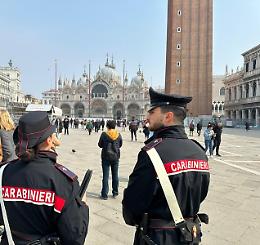 Venezia, chiede 500 euro per restituire un telefono rubato: arrestato 