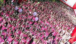“Corsa Rosa”: record di partecipanti e solidarietà, la Uisp dona 1.000 euro al Centro Antiviolenza di Venezia