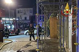 Incendio a Caorle: fiamme sul tetto di una casa in ristrutturazione
