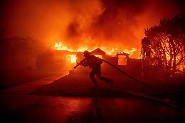 Incendi a Los Angeles: il bilancio delle vittime sale a 24