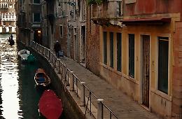Operazione anti-borseggio a Venezia: cinque donne fermate dalla polizia locale