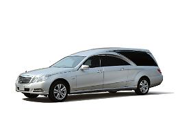 Un carro funebre per la dignità: una donazione che attraverserà sette paesi e il deserto