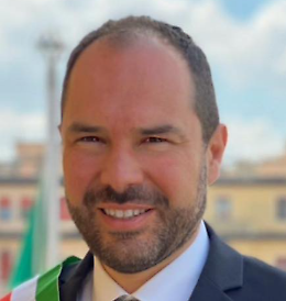 Aggressione a Mogliano, uomo ferito al collo con una bottiglia: il sindaco Bortolato interviene con fermezza