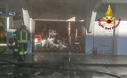 Incendio in un garage, paura in condominio