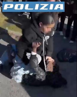 Insulti, minacce e pugni a una quattordicenne: ammonimento del Questore nei confronti di due minori