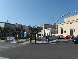 Padova, maltratta ripetutamente il cane in piazza De Gasperi: interviene la polizia 