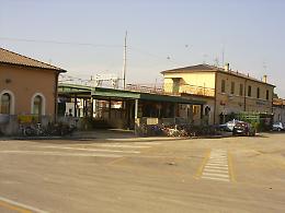 Calci e pugni contro un ragazzo: scena choc davanti ai passanti a Portogruaro