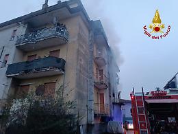 Sarego, incendio dei contatori in un condominio: una ragazza ferita e nove intossicati