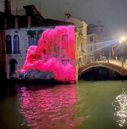 Venezia, al via il restauro di “Migrant Child” di Banksy: ponteggi in arrivo su Palazzo San Pantalon