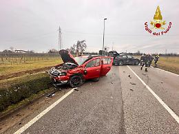 Incidente a Salgareda: tre auto coinvolte, un ferito estratto con fatica dall'abitacolo