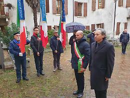 Il sindaco di Bassano depone una corona d’alloro per le vittime dell’Olocausto