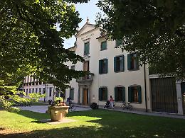 Testa di cinghiale davanti al comune di Monselice: denunciato un 64enne